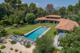 VILLA DE PRESTIGE